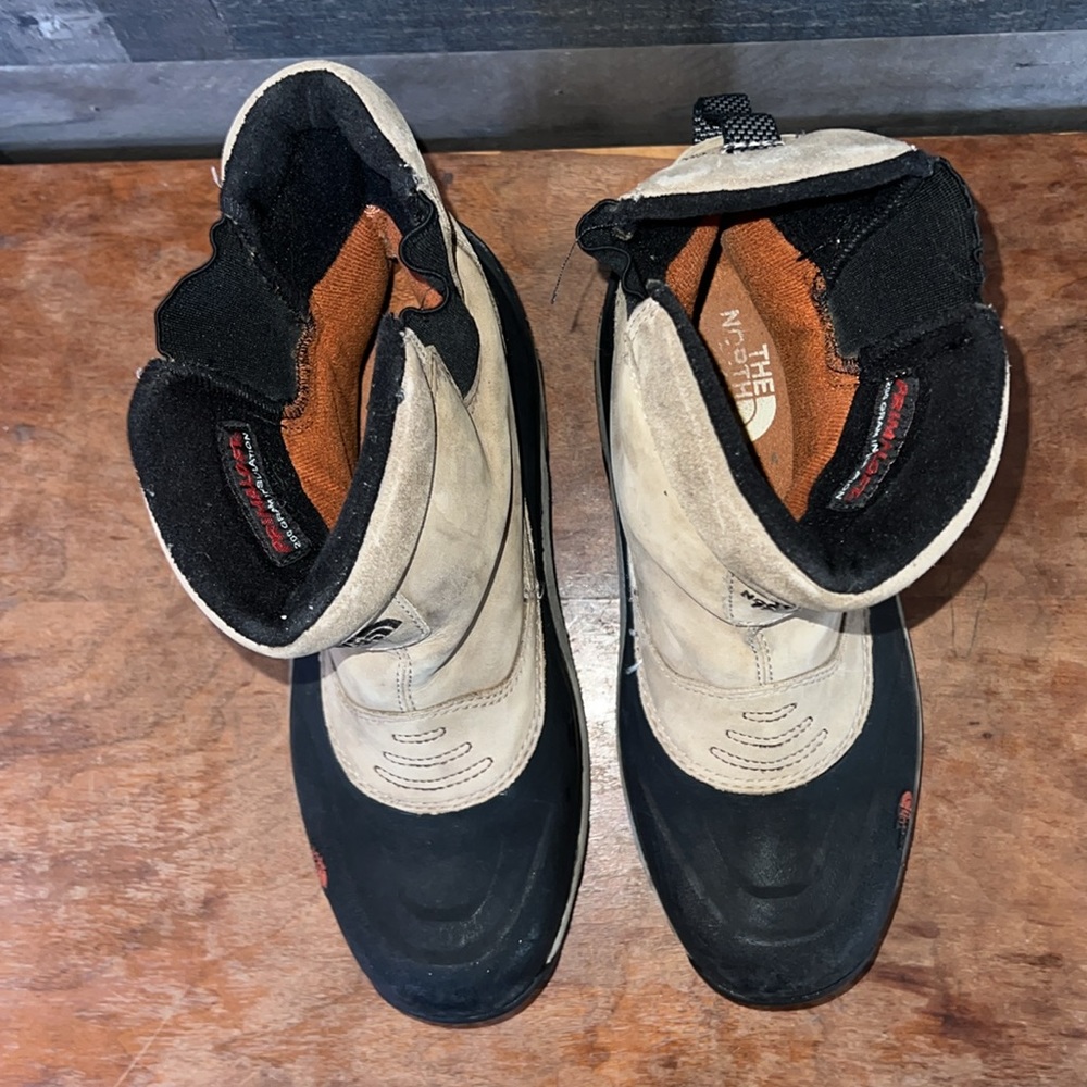 Tan And Black Weather Resistant North Face Boots - Picture 5 of 8